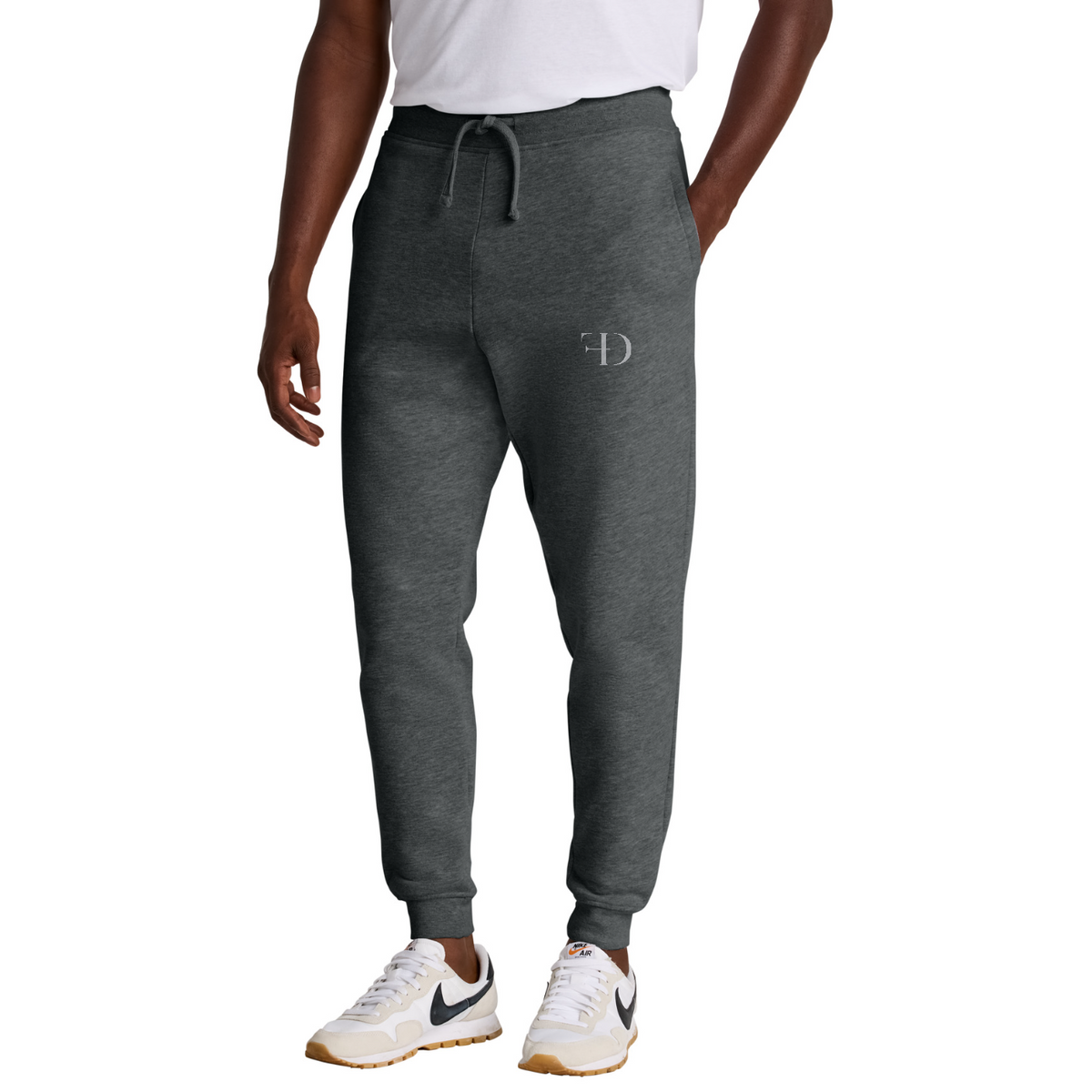 District V.I.T.Fleece Jogger — model